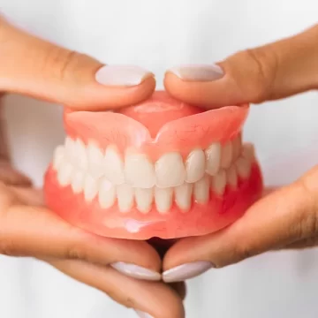 Tips For Pain Management After Getting New Dentures