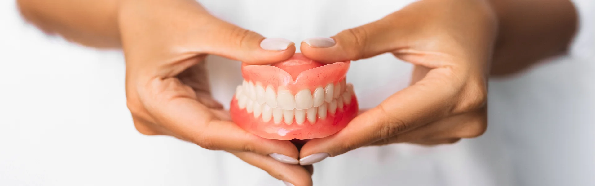 Tips For Pain Management After Getting New Dentures